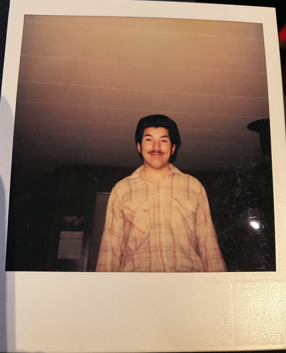 rayzrlove's tweet photo. polaroid 70s
#tbt #beforeselfies https://t.co/Fq69iV1W12