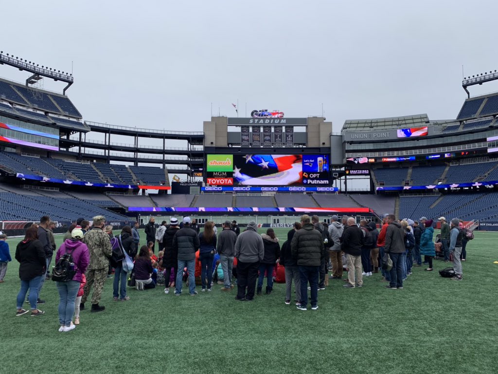 NERevolution's tweet photo. 🇺🇸⚽️ Today, in collaboration with @USONewEngland, we celebrated Month of the Military Child with a clinic for military children.

@IsaacAngking, @codycropper_01, @bbknighton, Diego Fagundez and @NERevsAcademy coaches were on hand to lead the way! 

#NERevs https://t.co/tVlpq343UJ