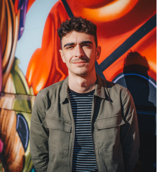 🚨 NEW EPISODE! 

Glasgow author <a href="/ChrisMcQueer_/">Chris McQueer</a> is this week's special guest - talking about who he bases his characters on, dealing with criticism, and what's next for him... 👀

Listen to it right here⬇

planetradio.co.uk/podcasts/week-…