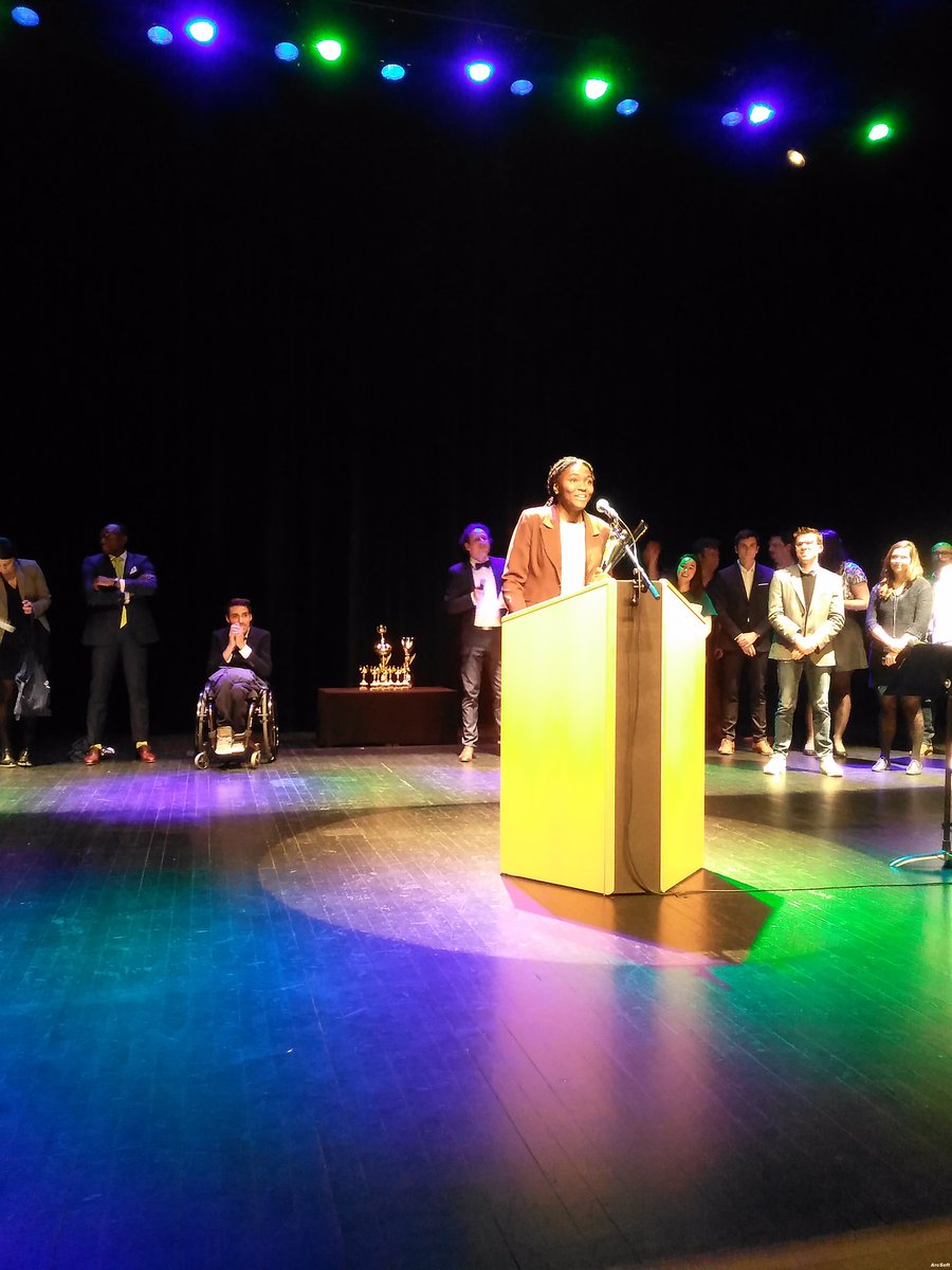 Bintou est désignée troisième du #concourseloquence <a href="/uvsq/">UVSQ</a> <a href="/UnivParisSaclay/">Université Paris-Saclay</a> et ramène la coupe à la maison 🏆