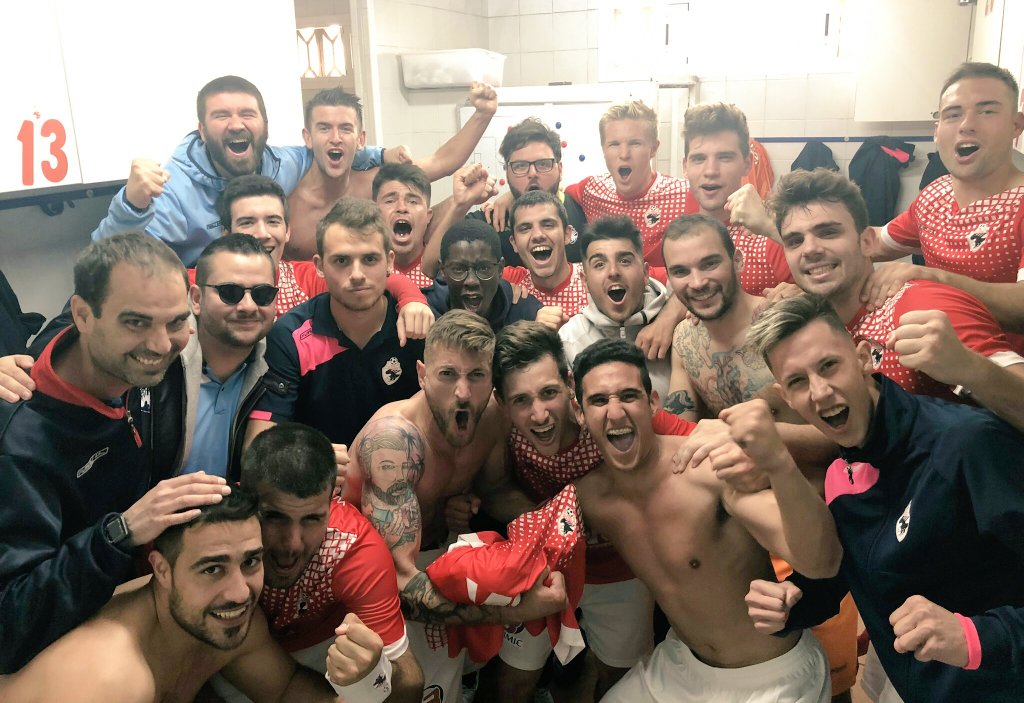 El <a href="/CD_SonCladera/">CD Son Cladera</a> no baja los brazos el conjunto de <a href="/isidro_marin/">Isidro Marín</a> se aferra a la permanencia. Los palmesanos sin margen de error, no podían fallar hoy y no hicieron.