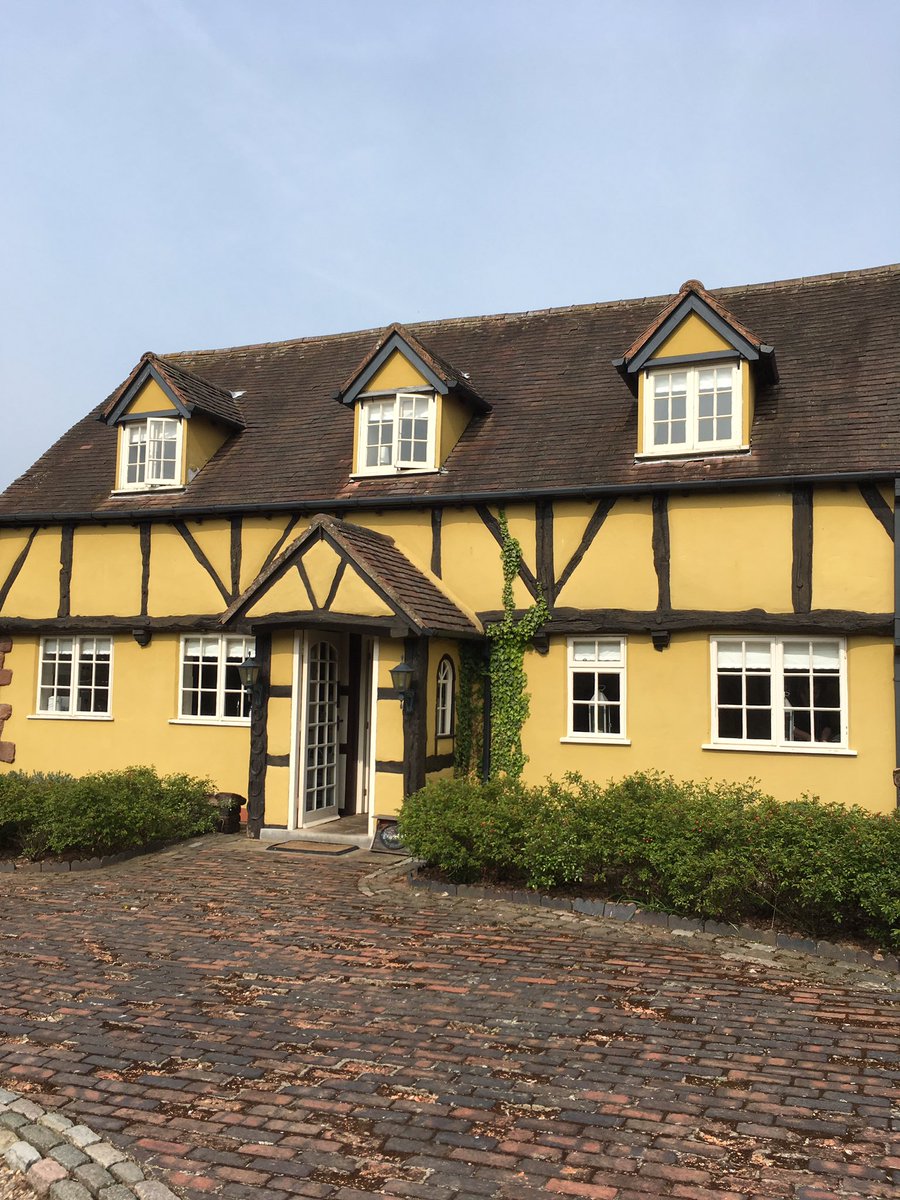 JoshuaJules's tweet photo. Really enjoyed our #TudorHouse in #Shustoke Great to have history & creature comforts to enhance a family get together with Mum, Dad & big Sister & Jeremy this #Easter Am I ready or what for some 🍫 after giving it up for lent? #ChocolateMan https://t.co/dIpnif3qJm