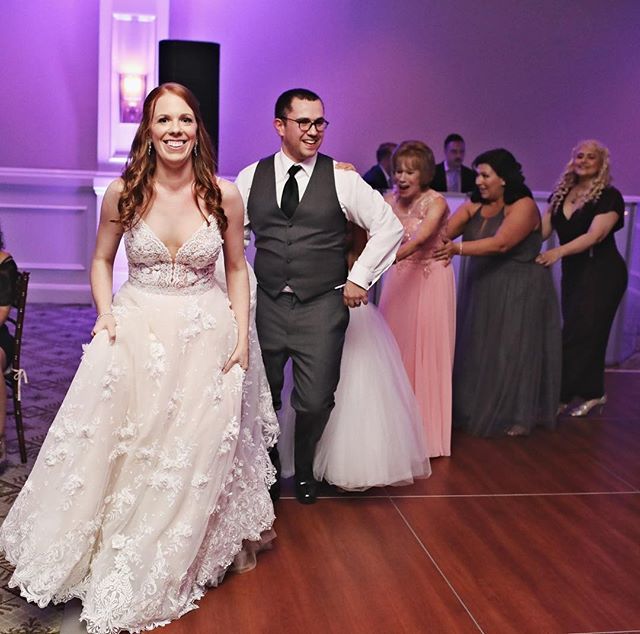 Throwback to Lauren and Jason’s wedding at Paramount! (📸 : @uplift_photography) bit.ly/2V7Z1m1