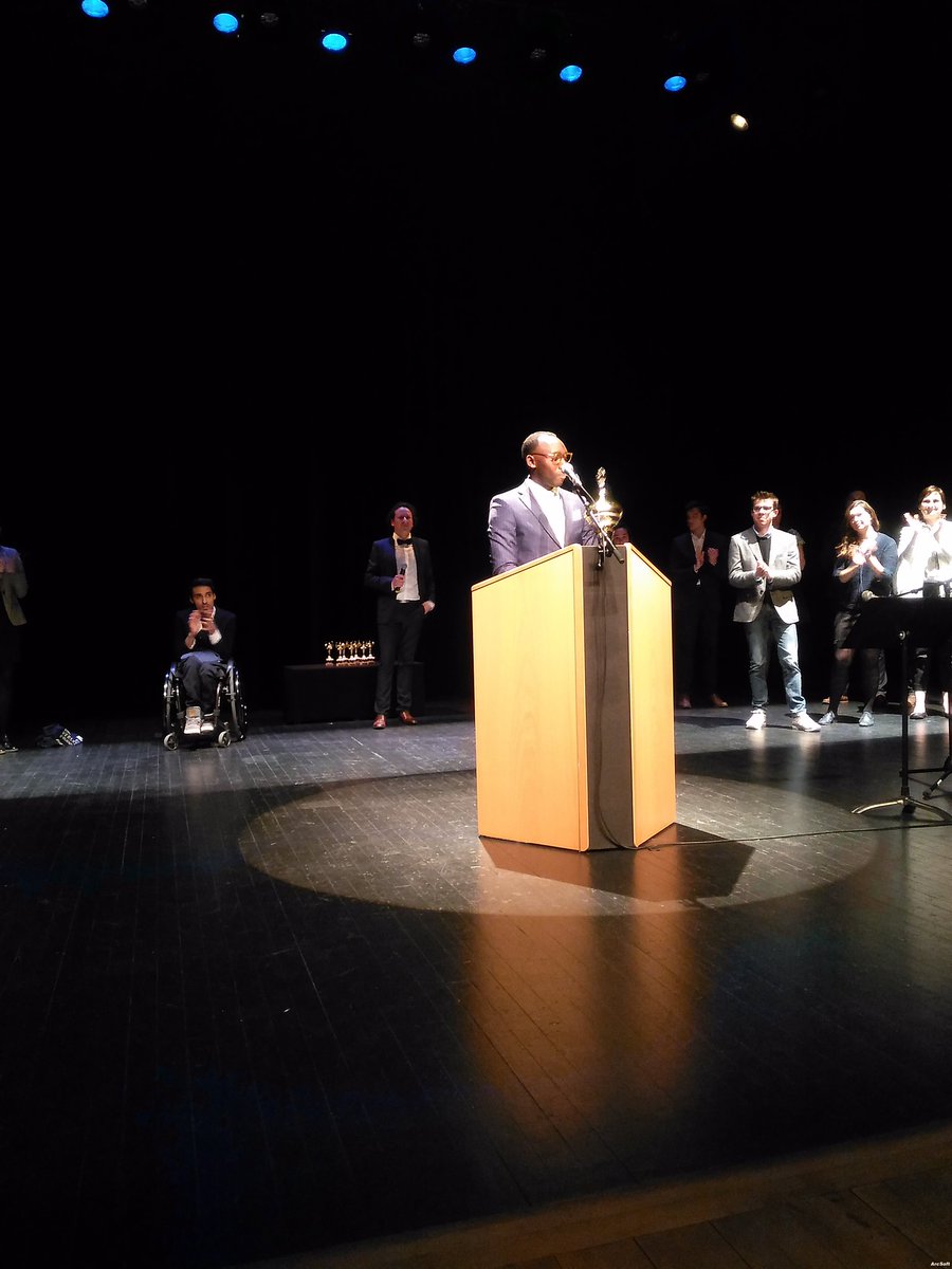 Joaquinito est le grand vainqueur du #concourseloquence <a href="/uvsq/">UVSQ</a> <a href="/UnivParisSaclay/">Université Paris-Saclay</a> et remercie le jury de ce choix judicieux.