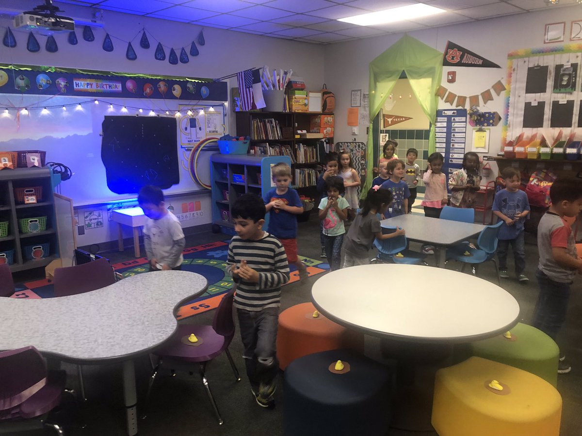 JMorrisTexas24's tweet photo. They’ve been sitting on their eggs all day waiting for them to hatch. 
SO MUCH FUN!!! Thank you for the precious idea @MrsA_HES 
#teambce @BearCreekElem @EarlyGcisd https://t.co/MLDKtrtdHi