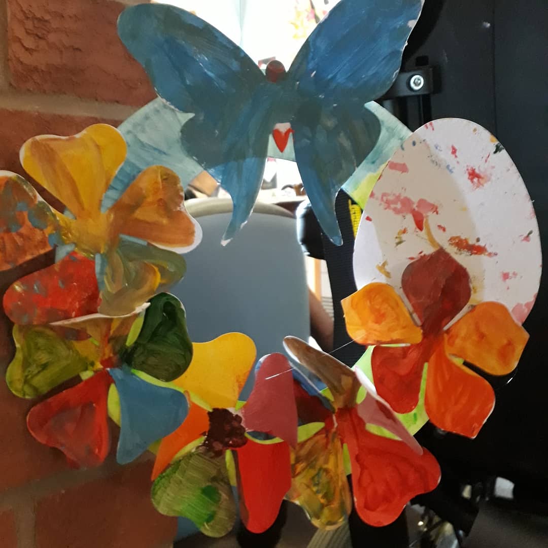 DerbyMojo's tweet photo. Individual Easter wreaths painted by the residents of Aspen Court today - full of Spring joy #creativemojoderby #artforall #aspencourt #dementiaaware #easterjoy #lovecolour https://t.co/Yinivpexvs