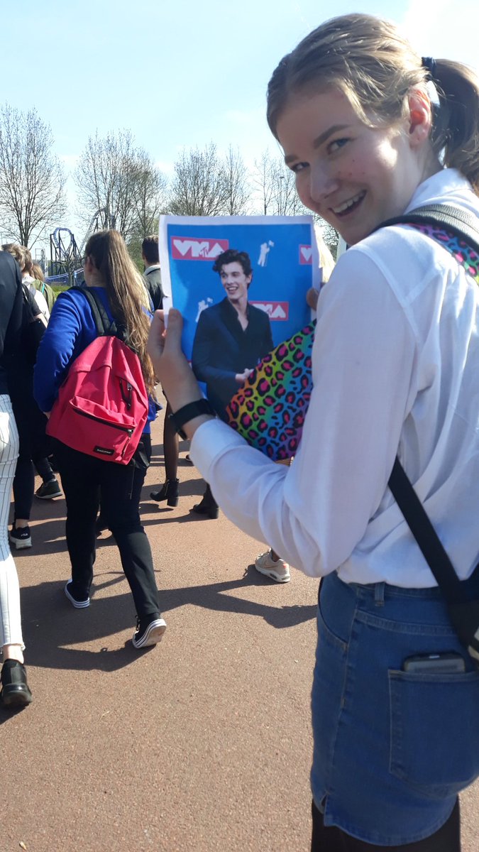 JannieNora's tweet photo. last school day be like:...
rollercoasters: no...
Shawn Mendes : YESSS PLEASEE https://t.co/BwpaVYgCxJ