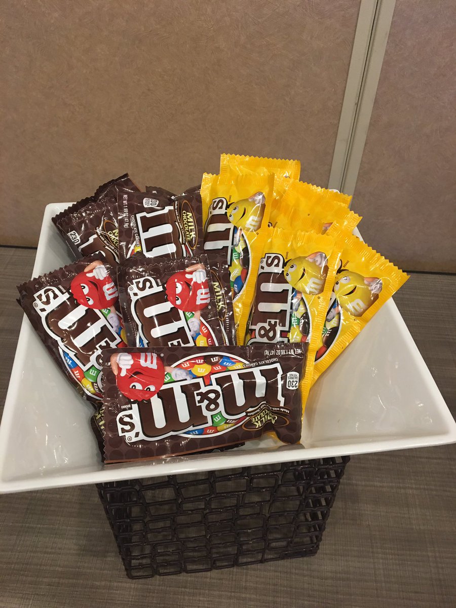 USCGradSchool's tweet photo. Come to learn... but stay for the snacks (and the learning)! #AnnenbergSymposium #uscphdscreate https://t.co/FTrlTQH1RC