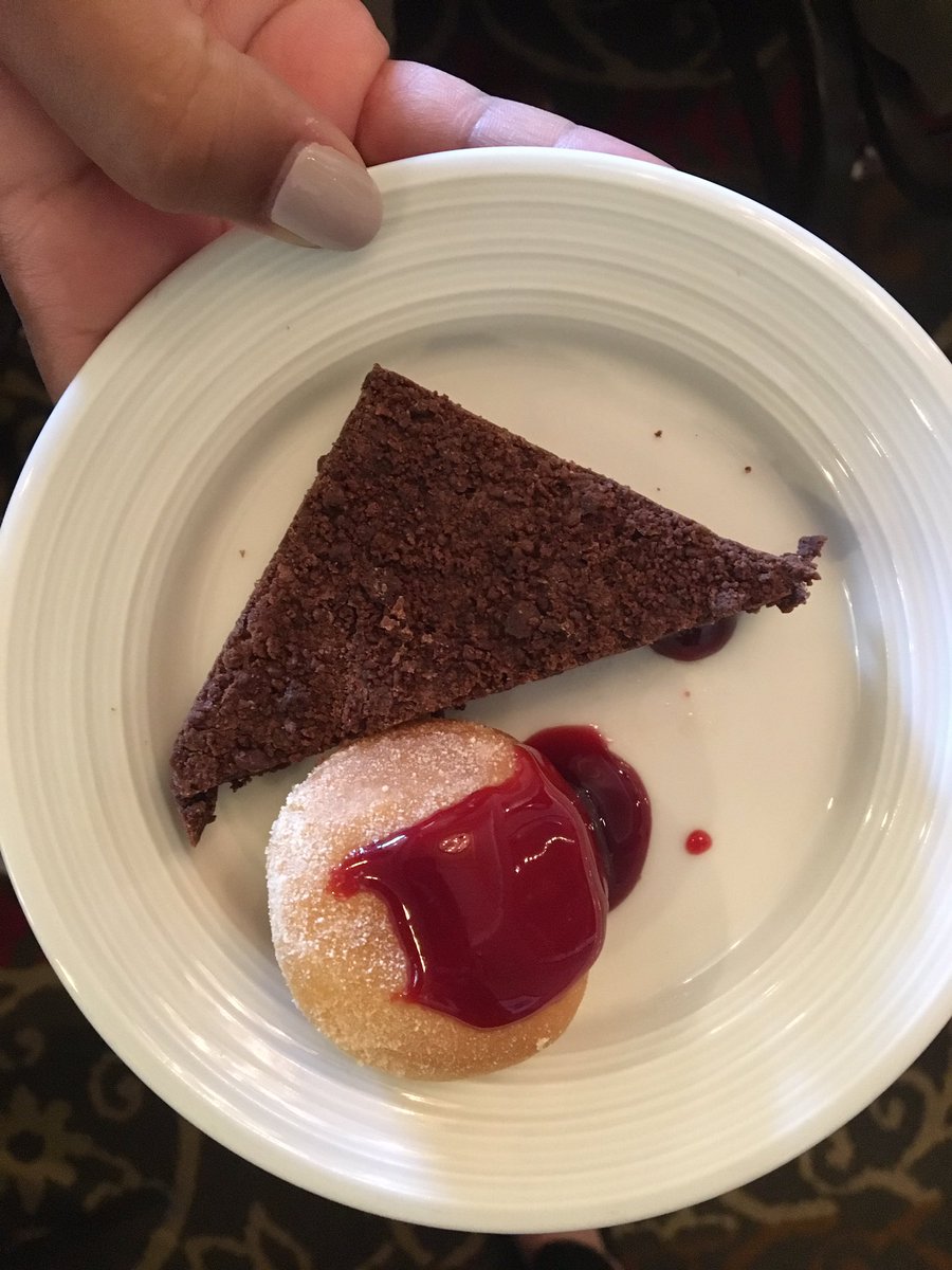 USCGradSchool's tweet photo. Come to learn... but stay for the snacks (and the learning)! #AnnenbergSymposium #uscphdscreate https://t.co/FTrlTQH1RC