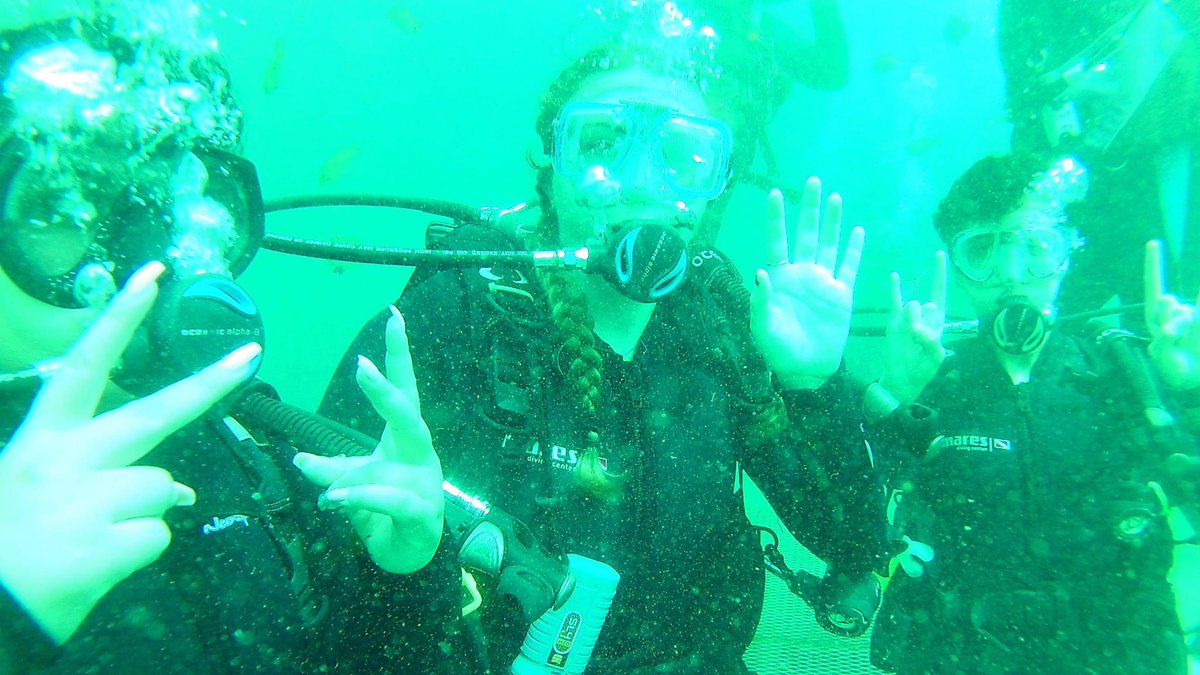 sarah_dietrick's tweet photo. Hello... your girl has 3 SCUBA certs ๐๐ฌ #scuba #girlswhoscuba #scientificdiving #DiveResearch https://t.co/zsBxyYTwyV