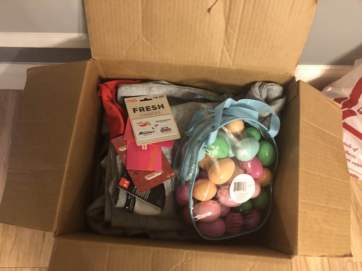 PtapWLax's tweet photo. How do you celebrate a #divisionchampionship?!? Well stuffed shells and a #Easteregghunt for free #underarmorgear and #goodies?!?! #wefeast #backontrack #haveanicebreak https://t.co/goBKypAhpk