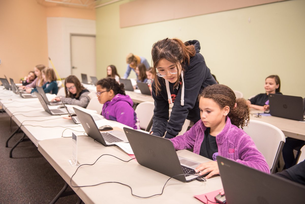 lancscifactory's tweet photo. The participants of the #LancasterScienceFactory's #GirlsCodeClub are hard at work in today's session on #Codepen! @lancscifactory #LancasterPA #GirlsInSTEM #ScienceCenter #LancasterLovesScience https://t.co/3agzGGTZT5