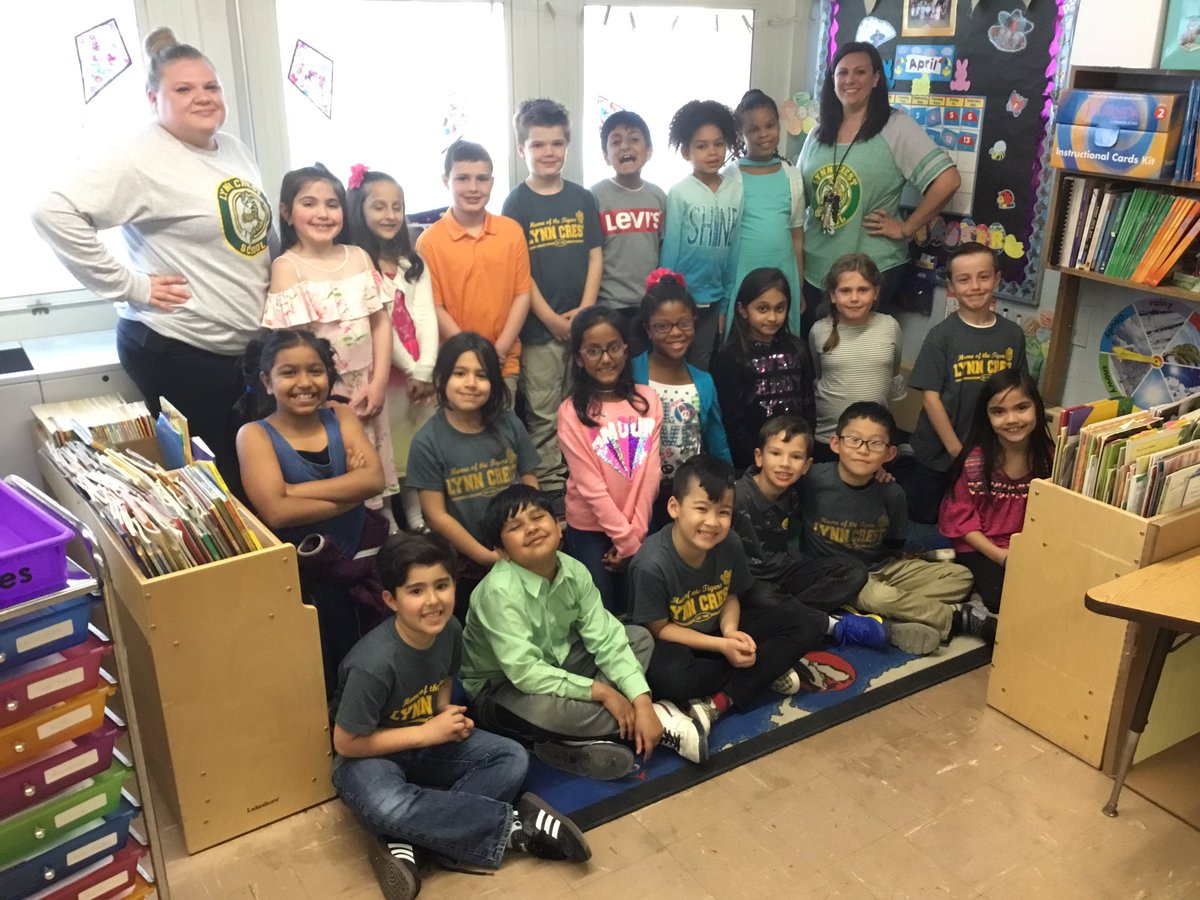MrsJCuthbertson's tweet photo. A big thank you to our student teacher Miss Torres! We have learned so much from you and will miss you! 😁🐯💛💚 https://t.co/SPD8Y7rZSX