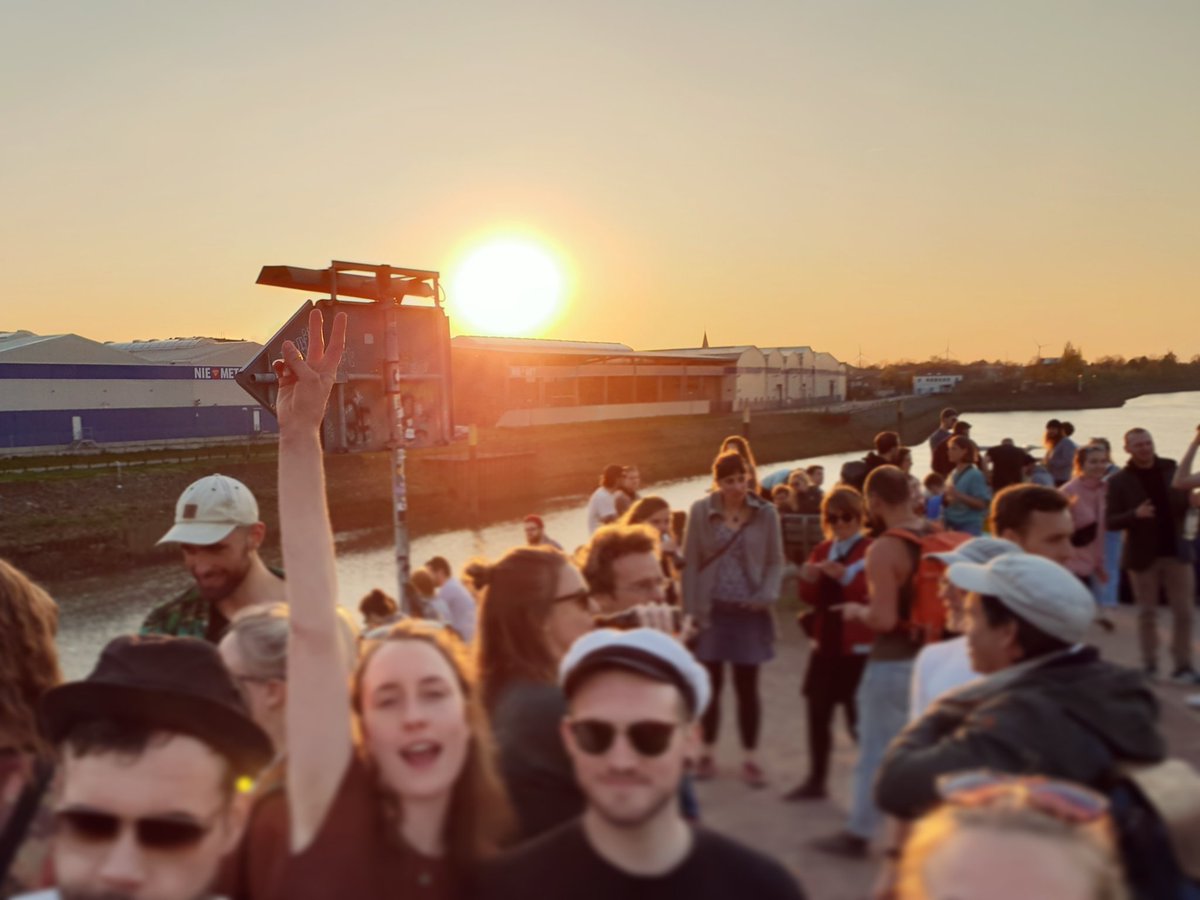 KaiWargalla's tweet photo. Mit der ersten Freiluftparty ins Tanzverbot feiern. <3 #Freiluftpartygesetz #Bremen #SupportYourSubort https://t.co/wB1TxhSjSN