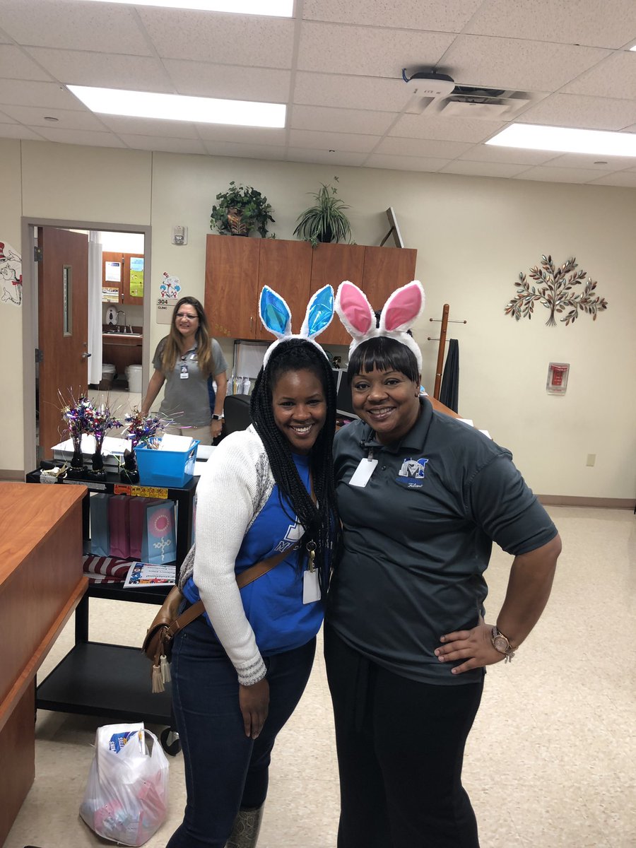 MsC_Coleman's tweet photo. Hoppin into this Easter weekend 🐣 #Marcellaelem #Allin4Aldine https://t.co/VBW8UOvZHU