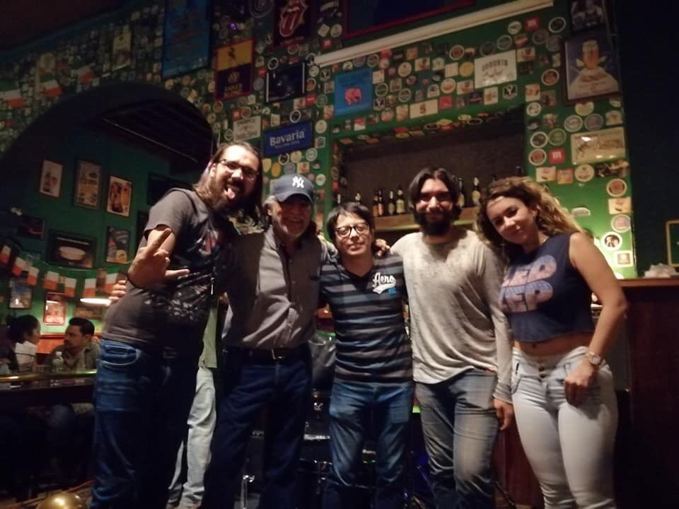 PerlaRockDoc's tweet photo. Muchísimas gracias a todos los que me acompañaron anoche, me hicieron muy feliz #singer #cantante #rock #queretaro #wicklowpub #queretaro https://t.co/lxLxHcIoYe