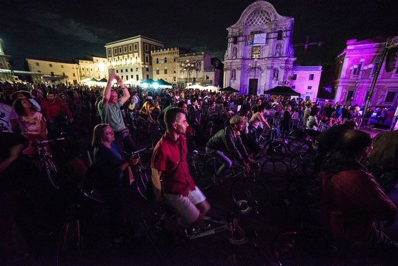 Chi viene domani con la propria #bici a pedalare al #FridaysForFuture di piazza del Popolo?
Appuntamento alle 9.30 #bicimuniti 😊
<a href="/fffitalia/">Fridays For Future Italia</a> <a href="/Fridays4future/">Fridays For Future</a> #criticalmass #ClimateStrike #YouthStrike4Climate #ClimateChange #gretathumberg