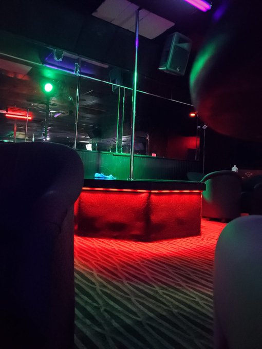 Being at this club again is so strange. Self sabotage? #addiction #dance4dollars #nofucks https://t.<a href="/tag/nofucks"class="tags"><span>#nofucks</span></a><a href="/tag/addiction"class="tags"><span>#addiction</span></a><a href="/tag/dance4dollars"class="tags"><span>#dance4dollars</span></a>