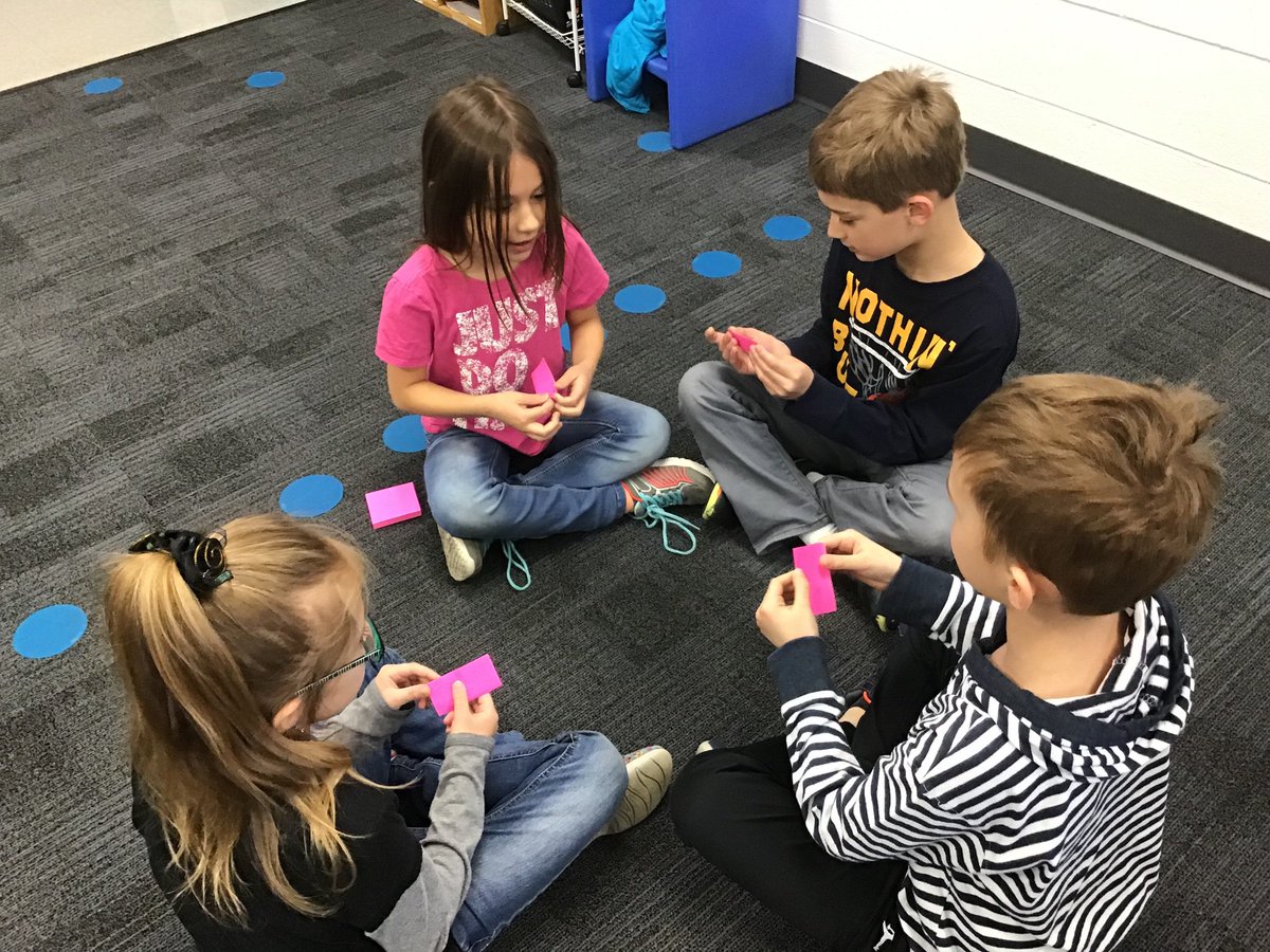 ethomp711's tweet photo. We had our third student-led class yesterday during recess. Students learned how to make origami boats from a peer. @CMCubs96 #inspire96 #Origami #studentledclass #secondgrade https://t.co/fwNe8zFHwK