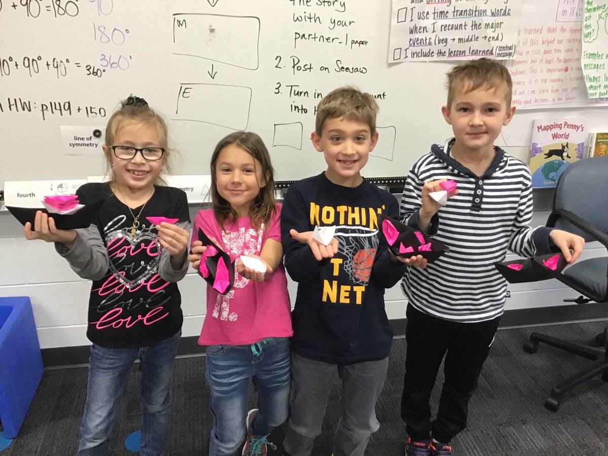 ethomp711's tweet photo. We had our third student-led class yesterday during recess. Students learned how to make origami boats from a peer. @CMCubs96 #inspire96 #Origami #studentledclass #secondgrade https://t.co/fwNe8zFHwK
