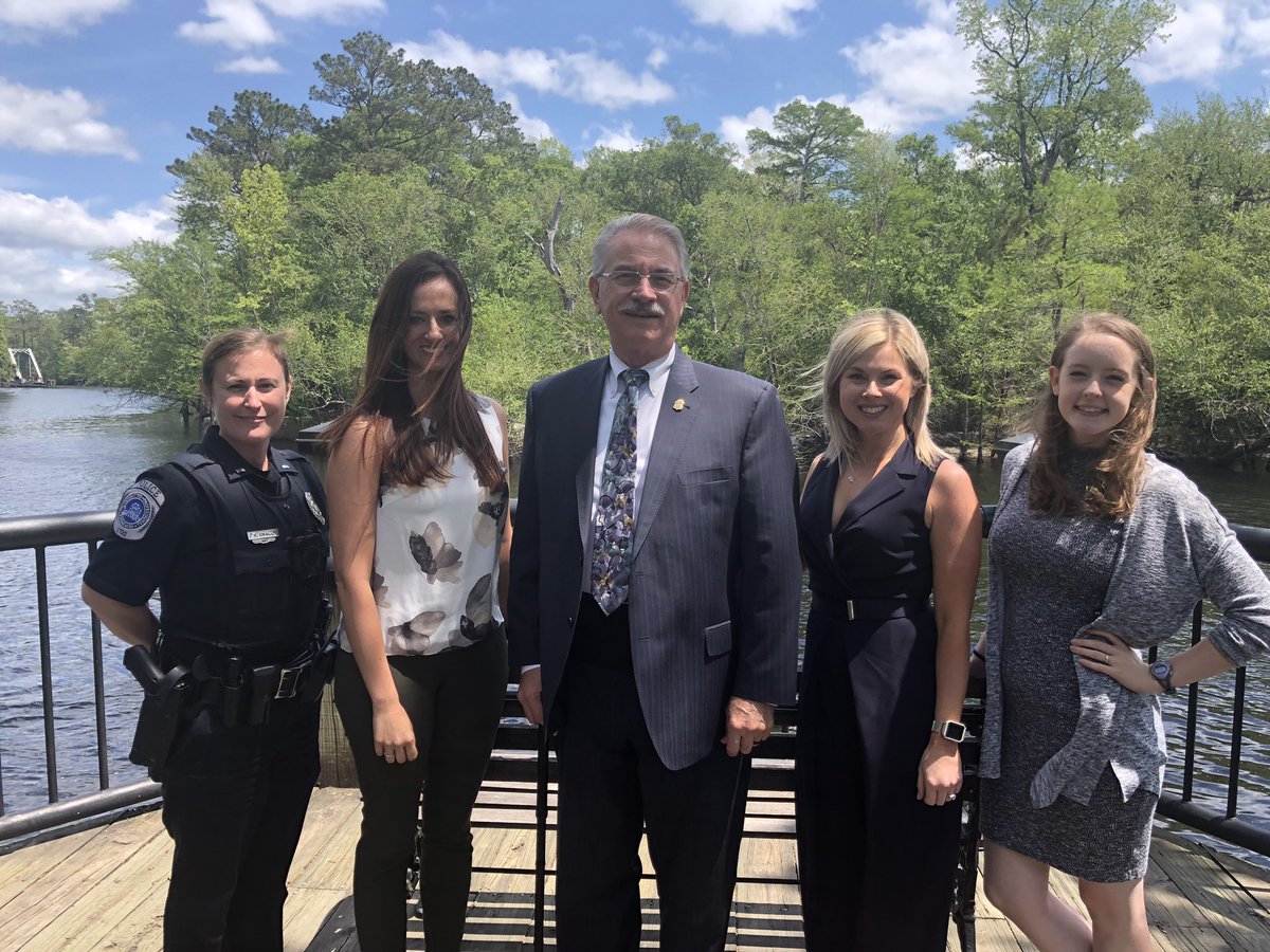 brooke_holden's tweet photo. #PIOAdvice: Meet regularly with your local, regional and state #PIO partners. Makes picking up the phone a breeze when relationships are established. #InvestInYourTeam #Leadership #TheMoreYouKnow #NeverStopLearning https://t.co/YXaZDZFCxq