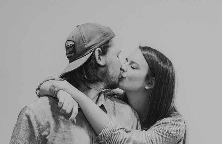 OmahaButterfly's tweet photo. According to the U.S. Census Bureau’s 2018 data, the average age of marriage in the country is at it... https://t.co/XkvgjNwjmq https://t.co/Lg6Z2Q79Uj