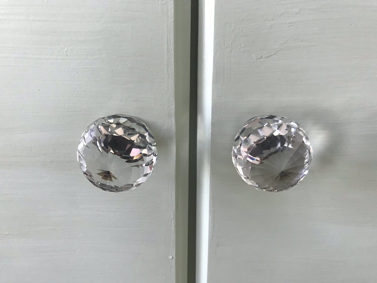 #Nesting my new office space... almost ready for Day 1. I usually steer clear of color but decided to change it up... #mint 

Painted Furniture ✅
New Knobs ✅
Hung Curtains ✅