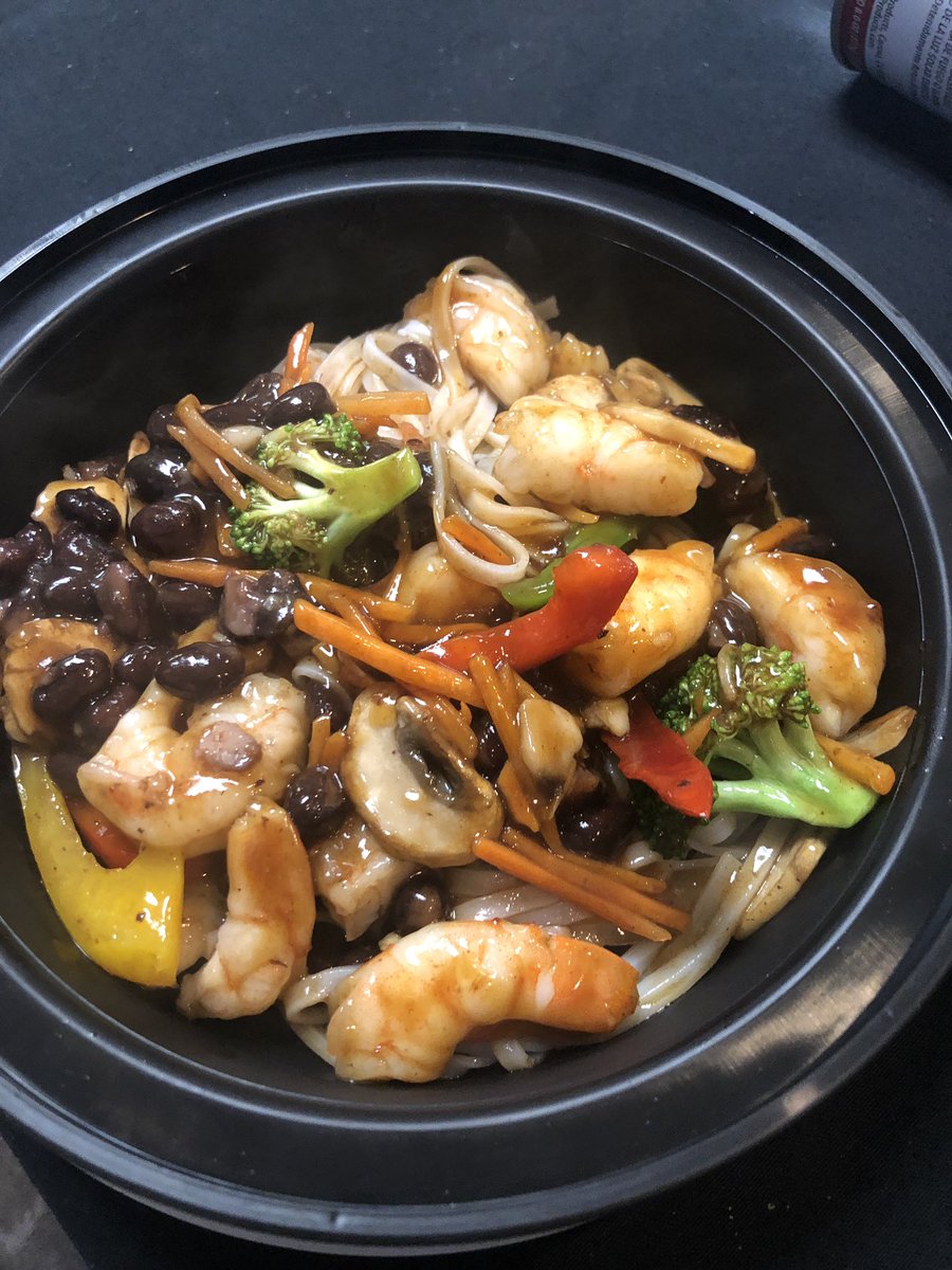 feedit1274's tweet photo. Banging out lunch noodle style for my clients. #coconutcurry #noodlebowl #cheflife https://t.co/D5jnblJM1h