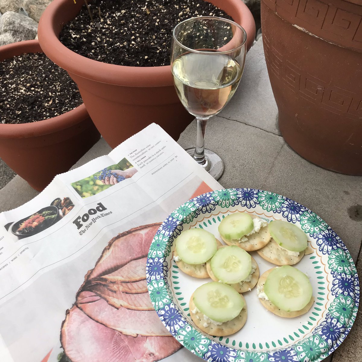 JMagsNJ's tweet image. Water crackers, goat cheese, cucumbers, Sauvignon Blanc, side of NY Times Food section #sauvignonblanc #foodsection #goatcheese #watercrackers