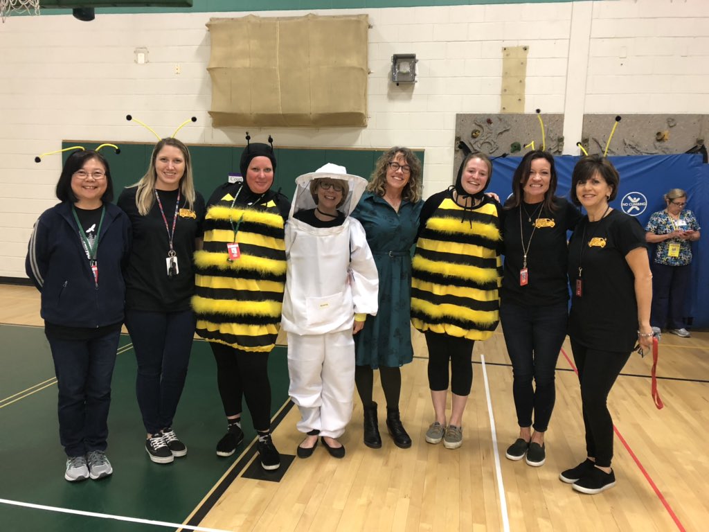 library_beck's tweet photo. Beck teachers went all out today to support our author visit 🐝🐝🐝 https://t.co/kfkhtWrr9S