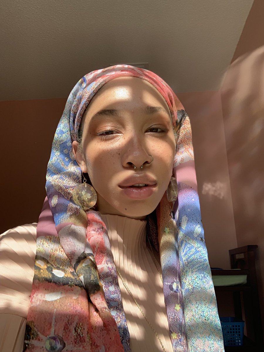 fleuranoor's tweet photo. 14 yr old me would have never thought i would be able to wear my own art alhamdulillah (scarf/ jewelry) https://t.co/ghNjXKYizF