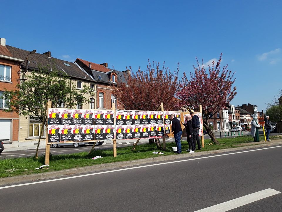 nation_tweet's tweet photo. Et c'est parti pour la campagne électorale ! Collage dans la région du #centre, à #Namur et #Charleroi. #BELGIQUE #VotezNation https://t.co/E69B0CX6Aa