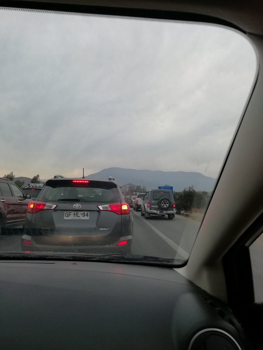 LetelierOlave's tweet photo. Mucha congestión en #Ruta68 ahora a las 17:25!
@radiocarab @biobio @T13 https://t.co/lkzT7WzUqK