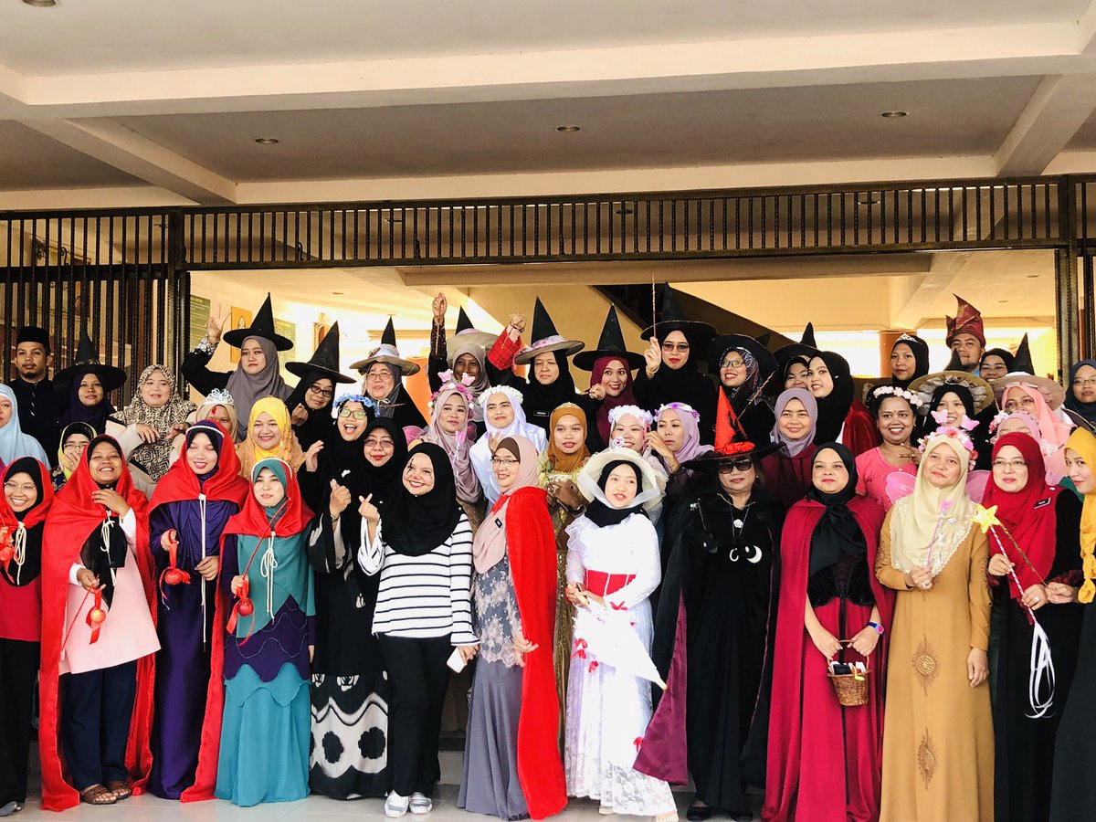 sainsrembau's tweet photo. Sambutan Hari Guru SEMESRA bertemakan Realms of Phantasy https://t.co/rzvz9IfD7U
