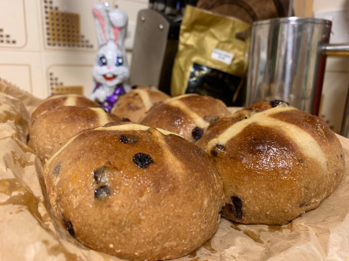 kimhonan's tweet photo. Whole-wheat sourdough Easter buns! 😋🐰🐣 @mullumfarmersma #mullum #byron #farmersmarkets https://t.co/I91gHSszM5