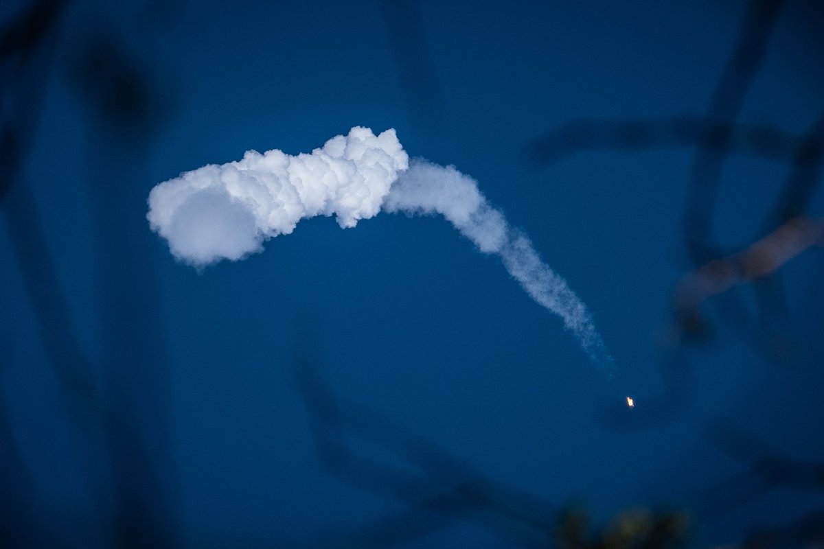 svansicklephoto's tweet image. Yesterday was an incredible experience! My friend and I drove to the Eastern shore to view a #rocket #launch for an ISS resupply shuttle from #wallopsflightfacility. I'm looking forward to doing this again 😃 

#nasa #antares #cygnus #shuttle #wallopsisland