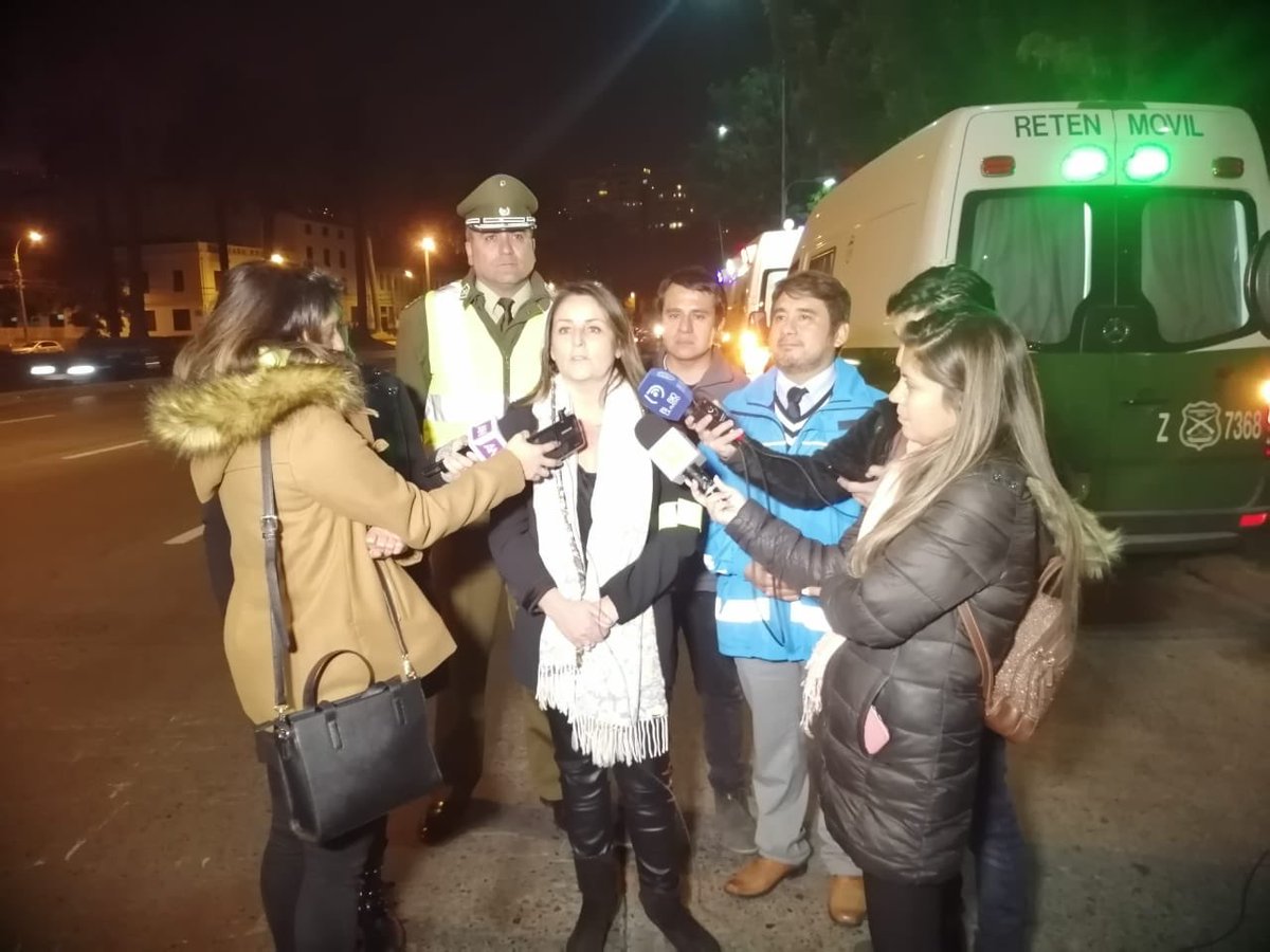 Gobernacionvalp's tweet photo. ➡️ Comenzamos las fiscalizaciones con #Narcotest en las calles de nuestra provincia. Queremos cuidarte, evitando accidentes. ¡Toma conciencia y respeta las normas del tránsito! Gobernadora @MariaDelaPaz_R, Director @Senda_Valpo, Seremi @SaludSsrv y @Carabdechile en el operativo https://t.co/dRLPoN5En8