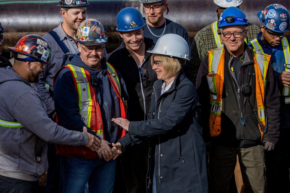RachelNotley's tweet photo. The results this week were not what we hoped for but I’m filled with an enormous &amp; growing sense of gratitude &amp; pride.
Alberta, thank you all for your support. It has been an honour to serve as your premier.
Here are my remarks from election night: https://t.co/2kYvszxpgO
#abndp https://t.co/7d9J2r7EyD