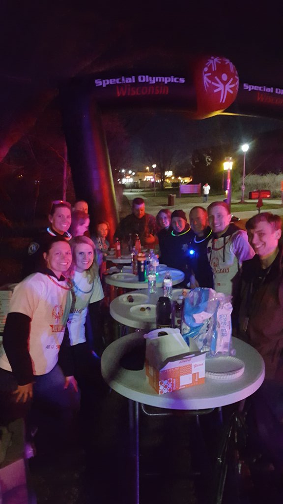 UWEC_POLICE's tweet photo. And the night finishes with another doughnut eating contest. 602 #RWTCEC https://t.co/OnIczo5dMA