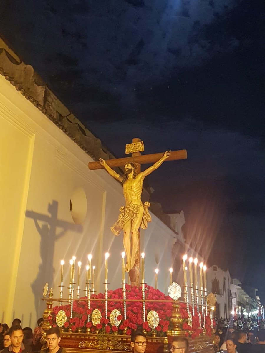 PalomaValenciaL's tweet photo. Espectacular El Cachorro bajo la luna en #SemanaSantaPopayan https://t.co/VW1EDBLFxY