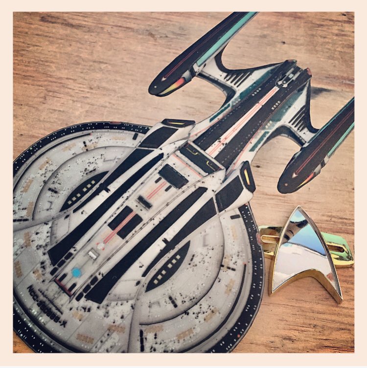 KevinJamesNg's tweet photo. Yesterday found my self treat is the #startrek @trekonlinegame #sto #starship arrived USS @cathaypacific girl... game #3dprinted #gameprint @GamePrint ... inspired by my favourite airline livery #cathaypacificairways #sojourneryorktownclass https://t.co/tJhyxx3z2p