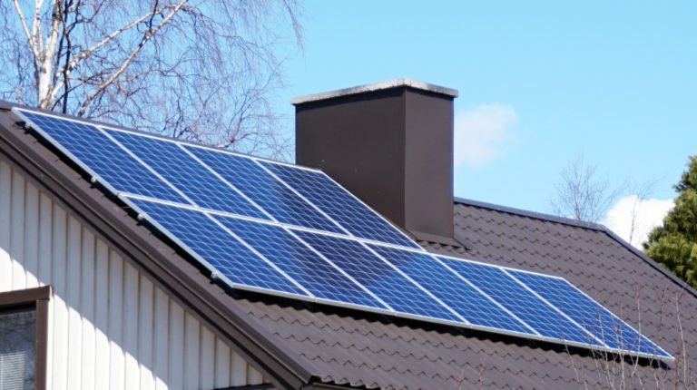 energy_next's tweet photo. Going Green: Homes with solar panels sell more in America

Read Now:
https://t.co/LlpXaJzisl https://t.co/4SkD51Rj1x