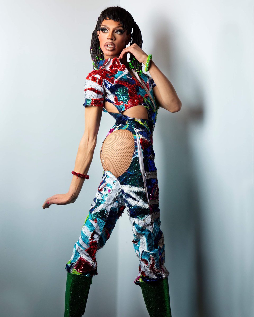 OddlyYvie's tweet photo. Yvie Oddly - Graffiti Barbie - Sequin Runway 

Serving you sequins on the street for my Odd, urban, gritty take!

💙📸@isthatjupiter (follow on insta!)
Design: @neurotikaroman1 

@RuPaulsDragRace @VH1 @WorldOfWonder #dragrace #sequindrag #sequingraffiti 

RT if it’s a T🌃🌃T! https://t.co/XgQBTfnJi2