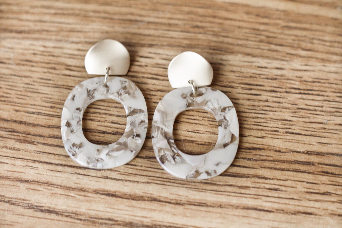KarsonTutt's tweet photo. Hey guys, I’m back!! To spread the word I’m starting it off with a giveaway! Retweet to enter! The winner gets their choice of a pair of the new earrings! I’ll announce the winner Sunday! https://t.co/tGiQS080FK