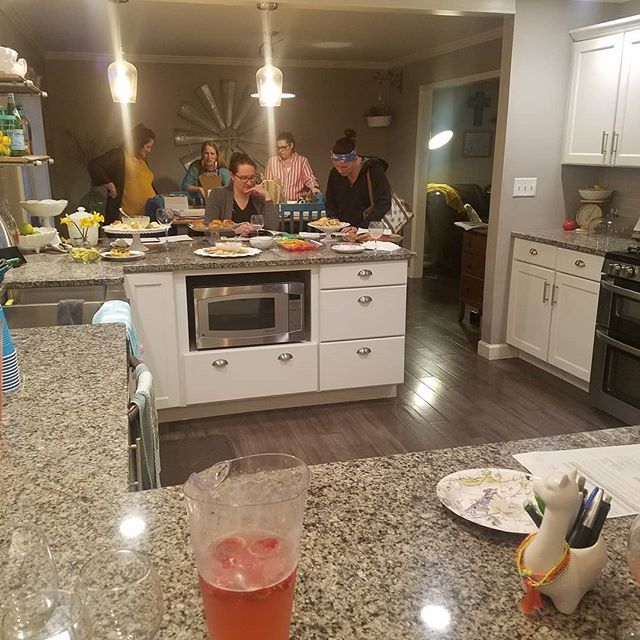 ButzTera's tweet photo. So much fun tonight with many of the people I really enjoy spending time with!! Nothing better than a night with friends while eating, drinking and shopping! Not to mention all while preading the cause of @noondaycollection thank you @raisingwildarrowsstyles and @joellahaley… https://t.co/FYi6XASio5