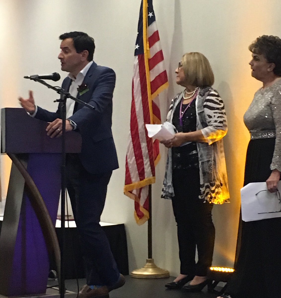 Thanks for your leadership @Rendon63rd — recipient of our @dredhernandez #HealthcarHero Award #PatientSafety #SB227