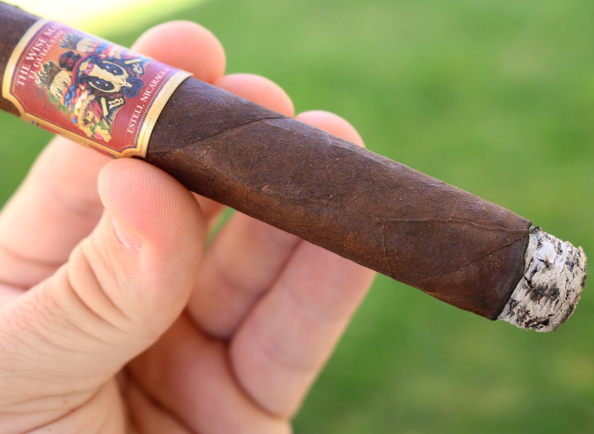 cigarnoise's tweet image. Favorite moment from this week: meeting @NickRAgua at Blue Smoke Knoxville!  Awesome meeting a hero and champion of this business!