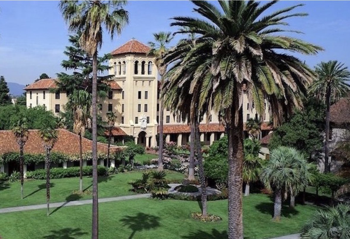lilitomovich's tweet photo. Last stop on the Cali college tours @SantaClaraUniv. #wow #canilivehereplease #nevertoooldtogoback #impressive https://t.co/RgfVRbVxl2