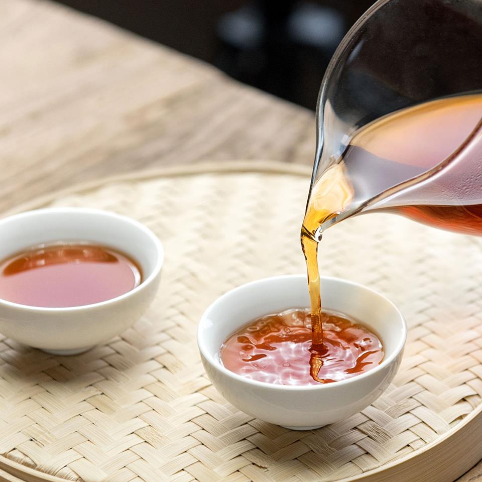 TeaVivre's tweet photo. Friday tea: a shu Pu-erh from Menghai.
It was harvested in 2012 and gives a very mellow and thick taste that can be enjoy anytime.
#puerh #caketea #yunnan #largeleaf https://t.co/2V1SAmZmoH