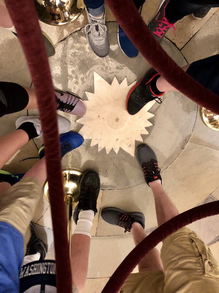 MsOldham_'s tweet photo. We had the most AMAZING experience @visitthecapitol today! #simmonstoDC โค๏ธ๐ https://t.co/GDh7Xv6QTY
